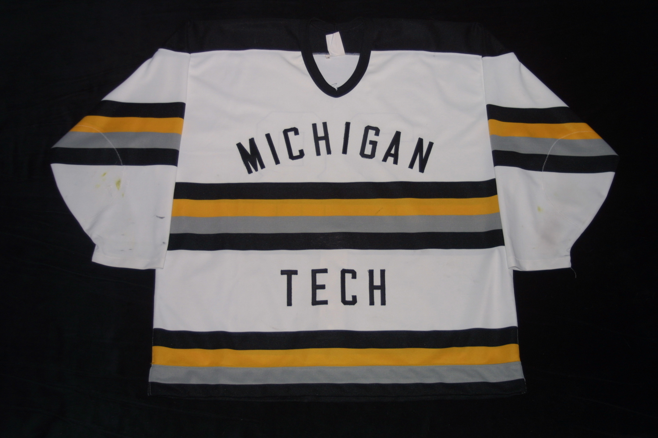 mtu hockey jersey